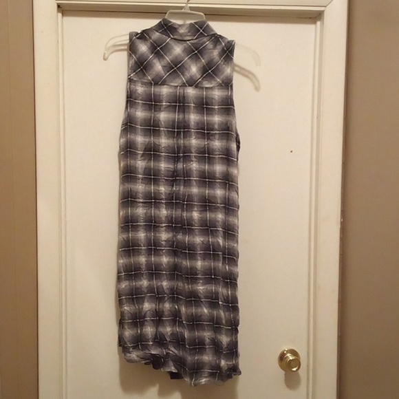 NWT - Forever 21 Long plaid button up top with side slits - size Large - Picture 5 of 6